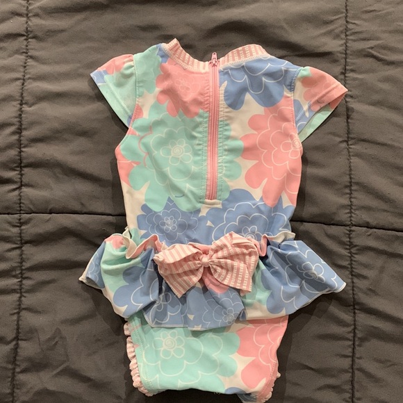 One piece bathing suit - Picture 3 of 5